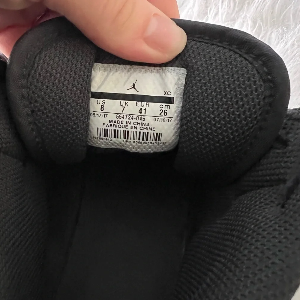 AIR JORDAN 1 MID GREY/RED SIZE 8